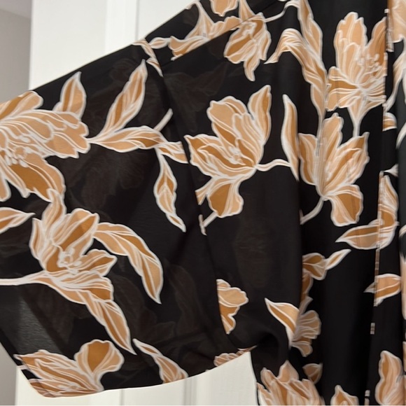 NWOT- Maison Du Soir Floral Robe w belt - Picture 3 of 4